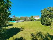 Grande demeure, dépendances, piscine 214m² Ger