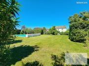 Grande demeure, dépendances, piscine