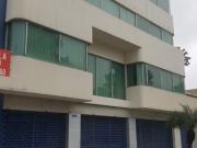 Grande edificio esquinero en alquiler excelente...