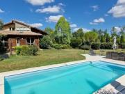 Grande Maison Atypique de Type Chalet avec Piscine,...
