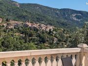 Grande maison avec terrain et vue panoramique sur le... Grande maison avec terrain et vue panoramique sur le...