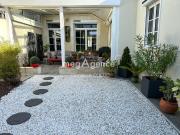 GRANDE MAISON CENTRE VILLE AVEC JARDIN