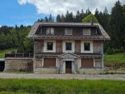 Grande maison composée de gites