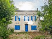Grande maison de caractère à proximité de Bourg du Bost...