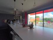 grande maison dedans dehors de plain pied