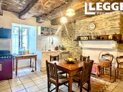 Grande maison de Village au coeur de la cité médiévale...