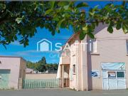 Grande maison d'habitation avec deux logements à...