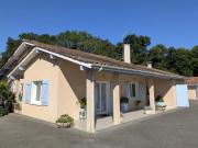 Grande maison en parfait état, jardin et garage double