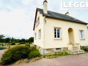 Grande maison en pierre avec jardin, garage, grenier,...