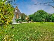 Grande maison familiale avec dépendance et jardin