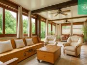 Grande maison familiale avec jardin et dépendances