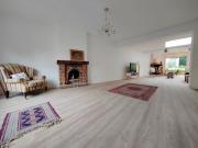 Grande maison familiale moderne avec jardin