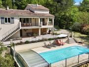 Grande Maison familiale, piscine chauffée et jolie vue...