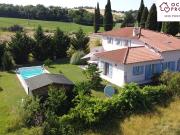 Grande maison piscine Petite village active