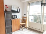 Grande monolocale in affitto a Ostiense, Roma