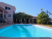 Grande Moradia com 9 divisões, piscina e garagem junto a...