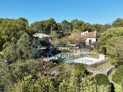 Grande propriété avec maison, mazet et terrain arboré à Nîme
