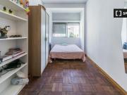 Grande quarto em apartamento com 6 quartos em Campo de...