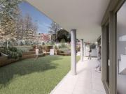 Grande spazio commerciale con ampie vetrate al piano terra