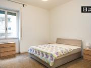 Grande stanza in affitto in appartamento con 6 camere da...