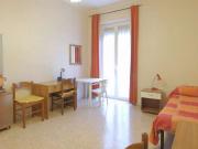 Grande stanza in appartamento con 3 camere da letto a...