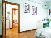 Grande stanza singola con balcone a Milano