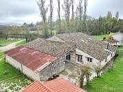 Grange rénovée au bord de son étang avec vues...