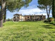 Grazioso Agriturismo nel comune di Siena, a pochi...