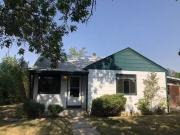 Great 2 bedroom home in Aurora! 975 Newark St