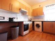 Great bedroom in 4 bedroom flat in London Has a Room