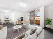 GREAT LOCATION, SUNNY TWO BEDROOM UNIT WITH AIRCONDITIONING