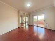 GREAT LOCATION WALK TO SHOPS AND TRAIN STATION