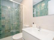 Great looking single bedroom with balcony