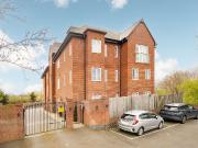 Great North Way, London NW4, Studio to rent, £1,975 pcm...