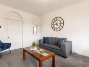 Great room in nice 5 bedroom flat in Chiswick, London