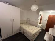 Great Studio Flat | Short Term Let | Queens Park