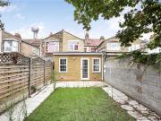Green Street, London, E13 2 bed apartment to rent £1,800...