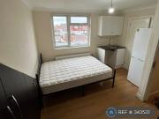 Greenland Crescent, Southall, UB2 Studio to rent £950...