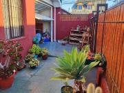 GREGORIA CON OJOS DE AGUA, ATRAS DEL LYAHONA