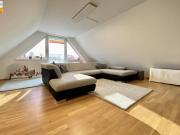 > > Grillen und Sonnenbaden im eigenen Garten I MB...