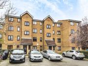 Grinstead Road, Deptford SE8, 1 bed flat to rent, £1,500...