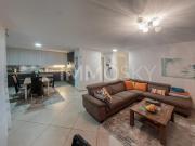 Groß mit privatem Garten