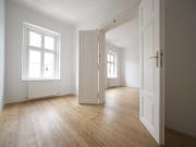 Großartige 4 Zimmer Wohnung mit Balkon in klassischem... Großartige 4 Zimmer Wohnung mit Balkon in klassischem...