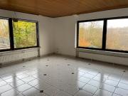 Große 5 Zimmer Wohnung mit eigenem Garten