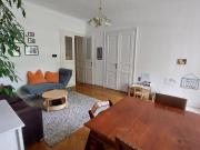Große Altbauwohnung mit Garten und Balkon