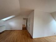 Große Dachgeschosswohnung mit 2 Stellplätzen und kleinem...