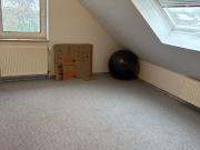 große DG Wohnung mit Gartenanteil