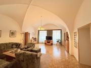 Geräumige Eigentumswohnung: Charmantes Gewölbe und...