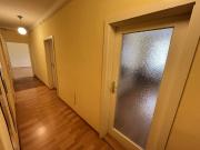 Große Eigentumswohnung mit 3 Zimmern und Küche in...