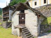 Große Finca zum Renovieren mit Garten / grosses Rustico...